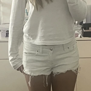 Low waist shorts - Säljer dessa shorts eftersom att d inte kmr t användning längre🥰