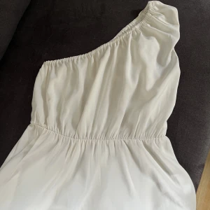 Topp från NAKD - NAKD topp, aldrig använd. Storlek 36. 50kr