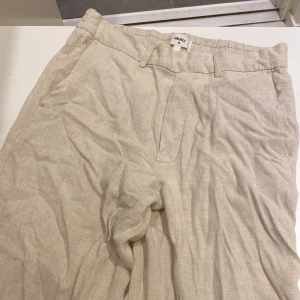Linnebyxor  - Ett par linnebyxor i storlek 36. Skriv för fler frågor💕