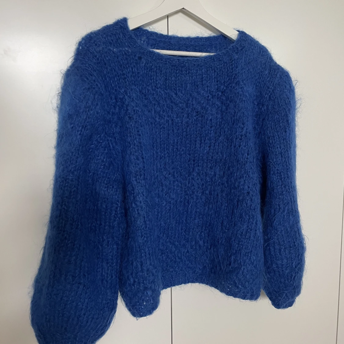 Blå stickad tröja - 90