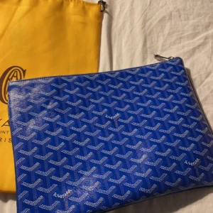 Goyard Väska - Säljer en goyard väska helt ny med dustbag. Vid eventuella frågor och önskemål om fler bilder hör gärna av er.