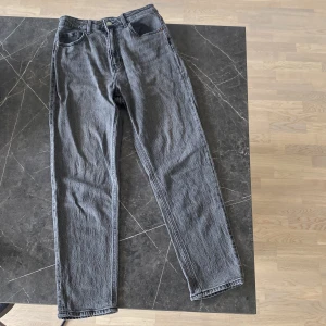 Jeans straight high ankle - Jeans från H&M. Straight high ankle jeans. Gott skick!