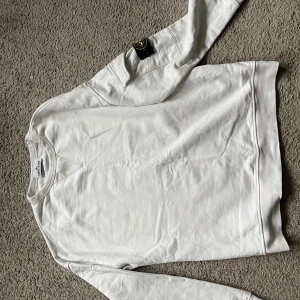 Stone island tröja - Säljer min stone island tröja för att den inte passar. Skick 10 av 10pris kan diskuteras 