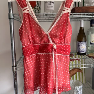 Kookai linne - Säljer vintage kookai linne köpt secondhand i Barcelona 🌸