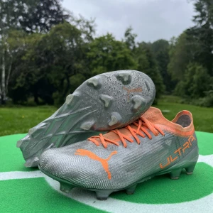 Puma Ultra 1.4 - Tja! Säljer mina Puma Ultra 1.4 eftersom att de är för små. Använda 5-6 gånger skick 8,5/10. Nypris 1400. Kom privat för fler bilder eller funderingar. Mvh Olle
