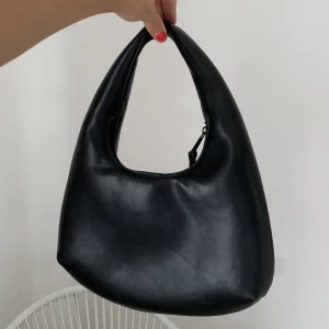 Väska - Väska från NAKD. Använd 1 gång därför som ny. Frakt tillkommer!