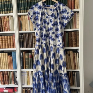 Maxiklänning  - Maxiklänning som är väldigt luftig 