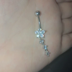 Navelpiercing - Har bara testat den, tvättas innan jag skickar