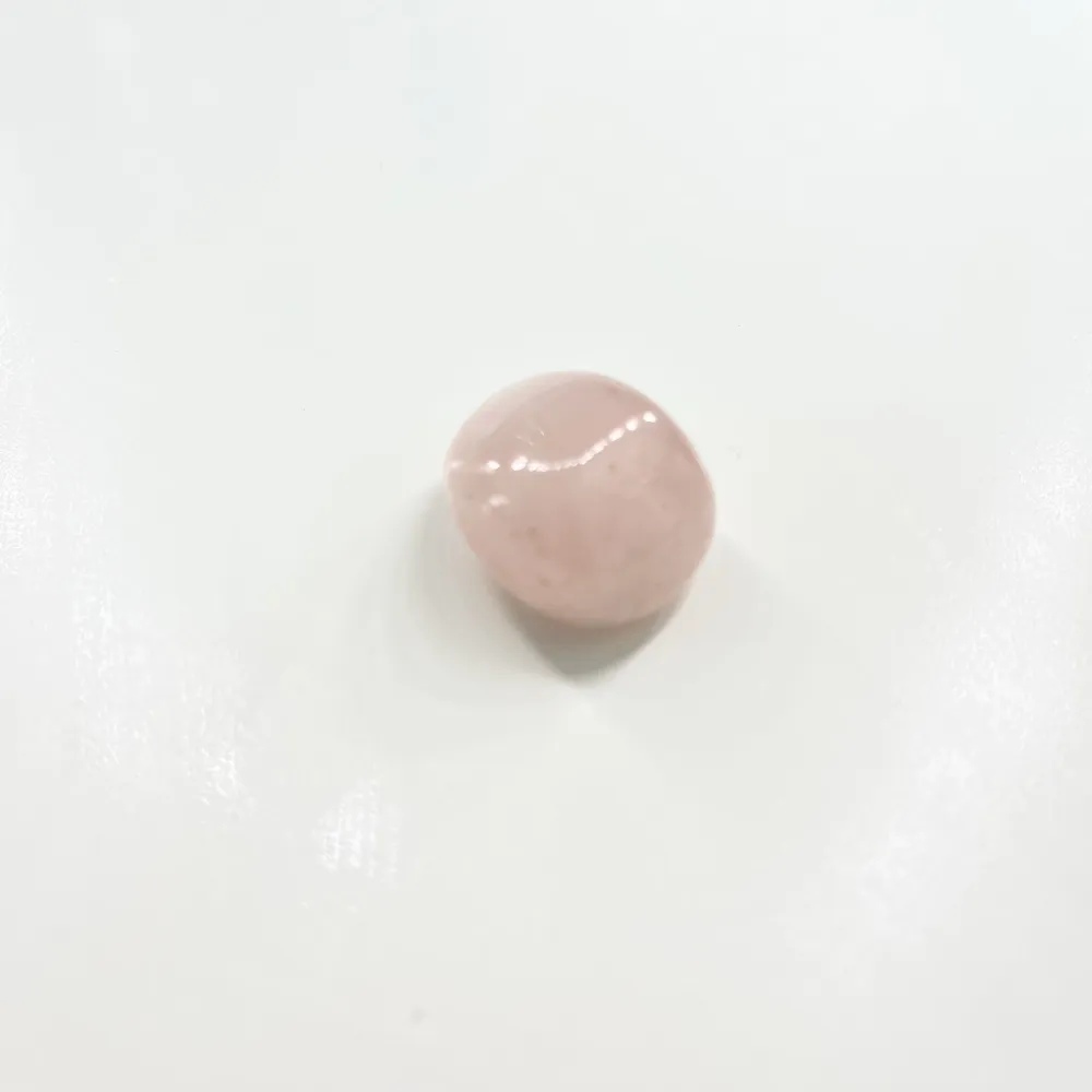 Super fin rosenkvarts kristall ❤️ osäker på vilket pris jag köpte den för ❤️har 2st!. Accessoarer.