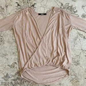 Fin beige/rosa topp från bikbok. Storlek xs. 