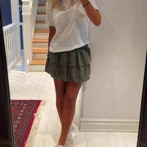 Kjol - Så fin mörkgrön kjol från mayla🫧