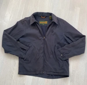 Timberland jacka - Äkta timberland jacka me riktiga fin passform. Färgen är kallbrun, pris kan diskuteras 