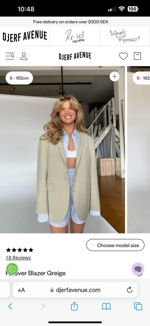 Djerf Avenue blazer  - Djerf Avenue kavaj/blazer i färgen greige. Säljer denna i storlek M och den har tyvärr blivit förstor. Kan byta mot en annan kavaj därifrån i storlek s/xs. 🩷