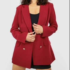 röd kavaj  - röd kavaj aldrig använd . 