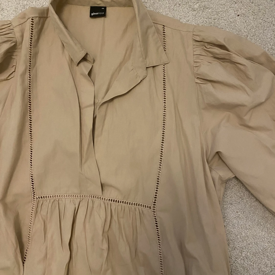 Ursnygg beige klänning!  - 90