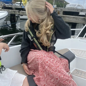 Röd långkjol från zara! ❤️ - INTRESSEKOLL! på min röda långa kjol från zara! ❤️   Kommer eventuellt höja priser om många är intresserade 😇 !kommer inte sälja under 300kr! 