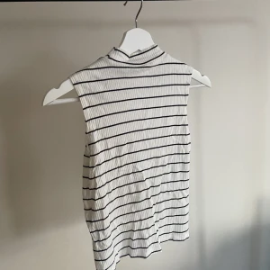 Linne - Storlek XS, passar även XXS. Använd 2-3 ggr så är inte slitet. 