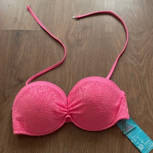 Bikini topp  - Säljer denna pga den har blivit för stor, och hoppas nån annan kan ta del av denna❤️