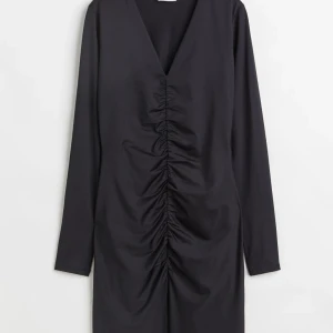 Tight klänning hm - Storlek M, aldrig använd 