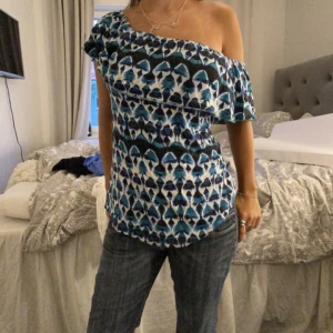Mönstrad blus!!😍 - Säljer denna as coola topp!😍