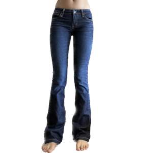 Lågmidjade och utsvängda Crocker-jeans 💥