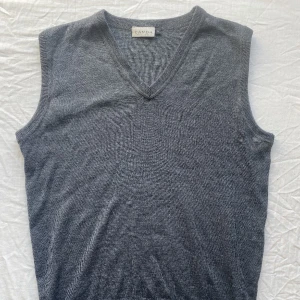 Grå väst - En grå farfarsväst från märket CANDA