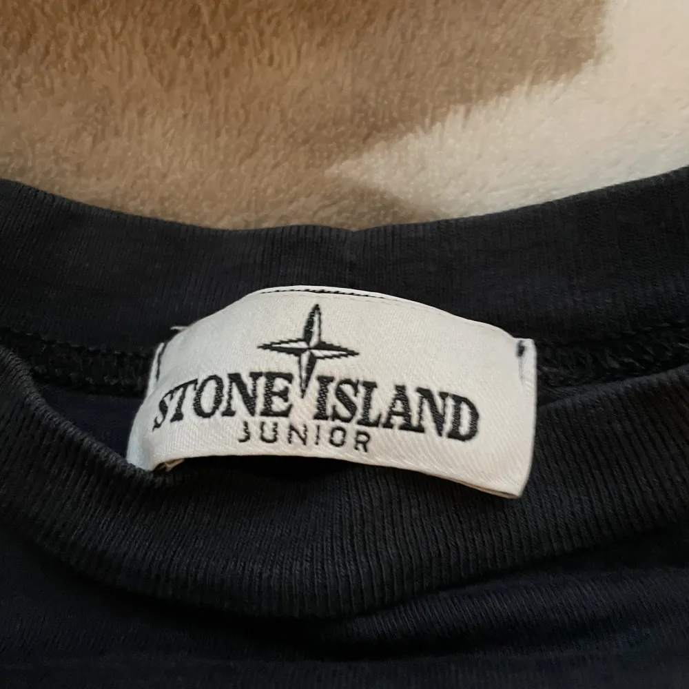 Fräsh och snygg Stone island t shirt X-small. T-shirts.