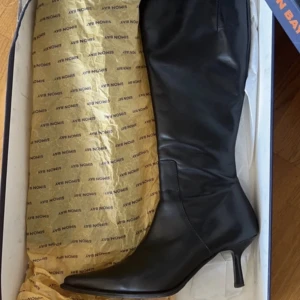 Stövlar - Svarta stövlar. Oanvända.