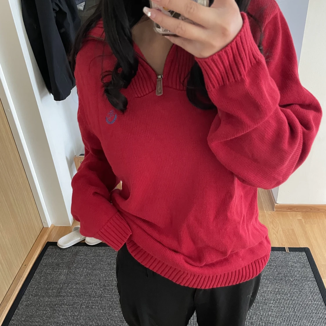 Röd tjocktröja 🧣