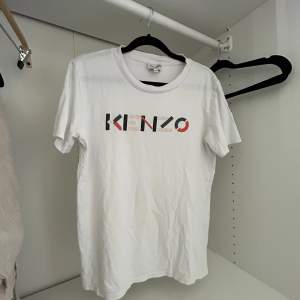 kenzo t-shirt i st 14-16 år vilket är ca 164 