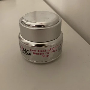 bulider gel - bulider gel från nagelgiganten❤️ använd en gång på ett finger så jag såg att jag hade köpt fel💕 ny pris 125kr❤️