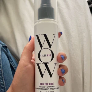 Rasie the root spray  - Säljer denna oanvända och virala raise the root spray från colour wow! Säljer pga att jag beställde fel produkt och nu går det inte att skicka tillbaka längre ❤️denna ska vara helt sjuk och ge sjukt mycket volym googla på tiktok! Helt oanvänd! Nypris 300kr
