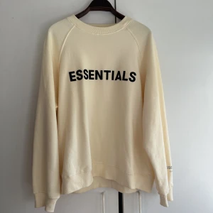 Essential Sweater strl s - Använd 1 gång