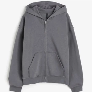 Oversized zip hoodie - Munkjacka i storlek xs från H&M. Lite nopprig.