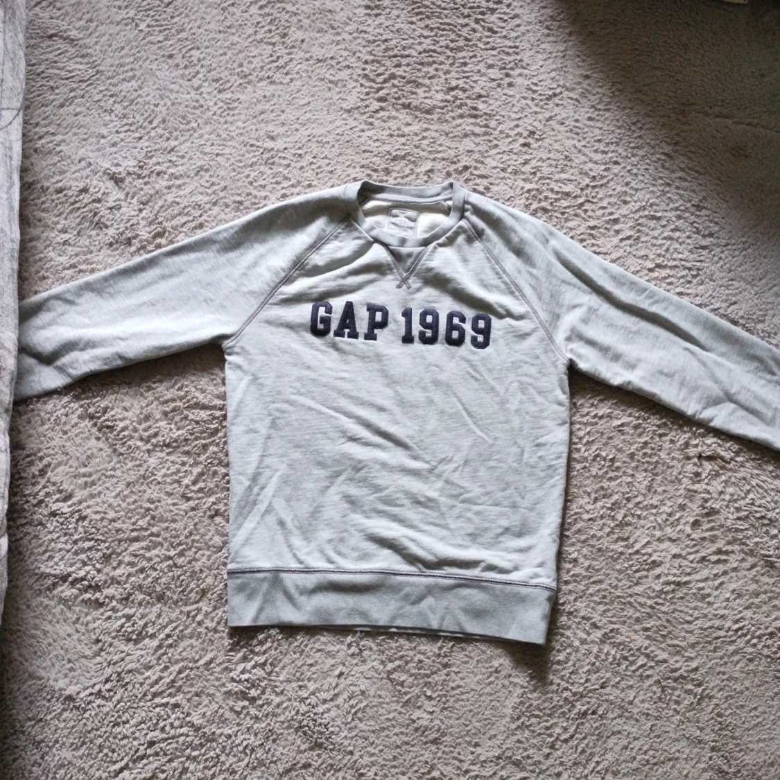 Gap sweatshirt