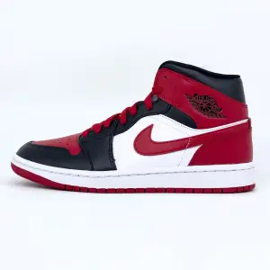 Säljer mina röda Jordans då dom inte kommer till användning längre köpte för ungefär 2000kr från Nike ❤️