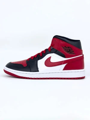 Röda Jordans  - Säljer mina röda Jordans då dom inte kommer till användning längre köpte för ungefär 2000kr från Nike ❤️