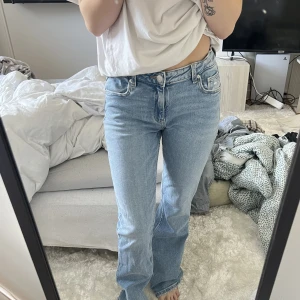 Jeans - Bootcut Jeans från Gina Young som jag säljer då dom är aningen för stora för mig. Storlek 158 men lite stora för mig som vanligtvis har storlek 32. Helt oanvända och som nya!