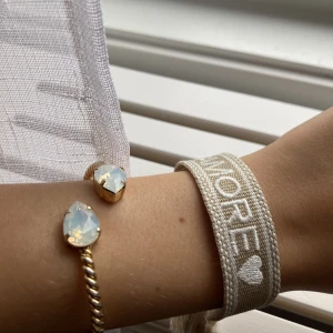 Christian dior armband dupe! - Christian dior dupe, beiget armband med amore text och tofsar💘🌟🫧