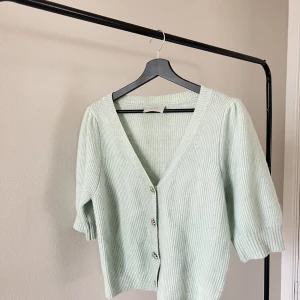 Stickad kofta  - Stickad kostat från Neo Noir