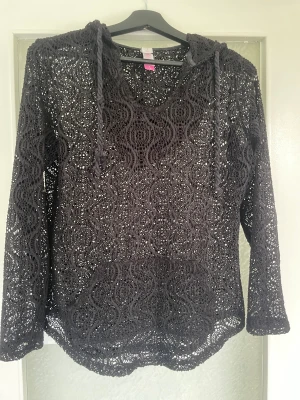 En seethru tröja - En stickat tröja som man ser igenom. Köpt utomlands. 