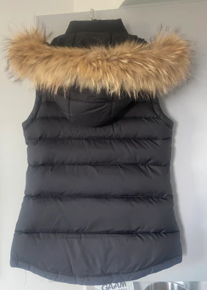 Dunväst, Hollies - ⏺️ Dunväst från Hollies i storlek 36 ⏺️ Normal i storlek ⏺️ Mycket bra skick, använd cirka 5 gånger enbart. 