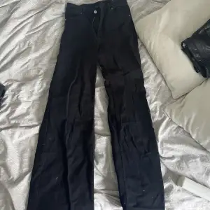 Ett par svarta vida jeans ifrån H&M💘