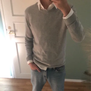 H&M jeans - Ljusblå hm jeans som inte används. Storleken är 31:32 men sitter 31:31  sitter riktigt bra