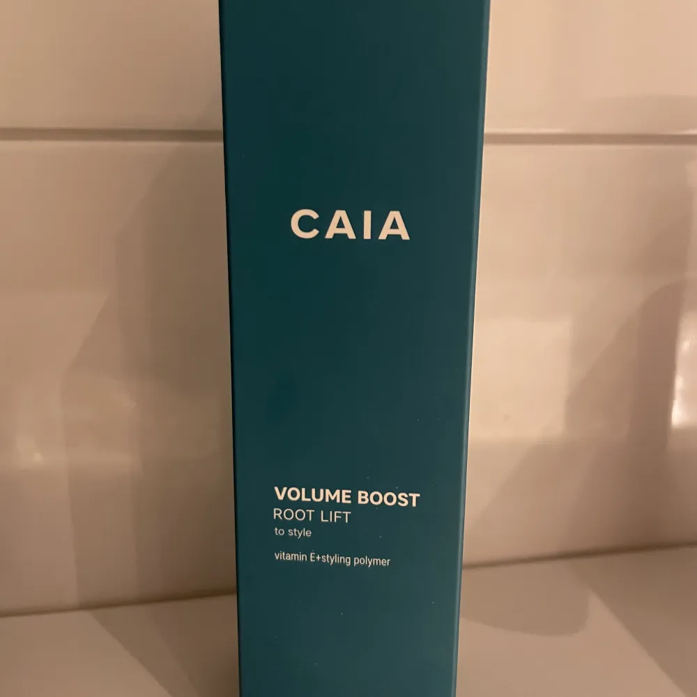 Helt oanvänt volume boost root lift från Caia. Säljes då det aldrig kommer till användning. Köptes för 249kr och säljes för 199kr.. Övrigt.