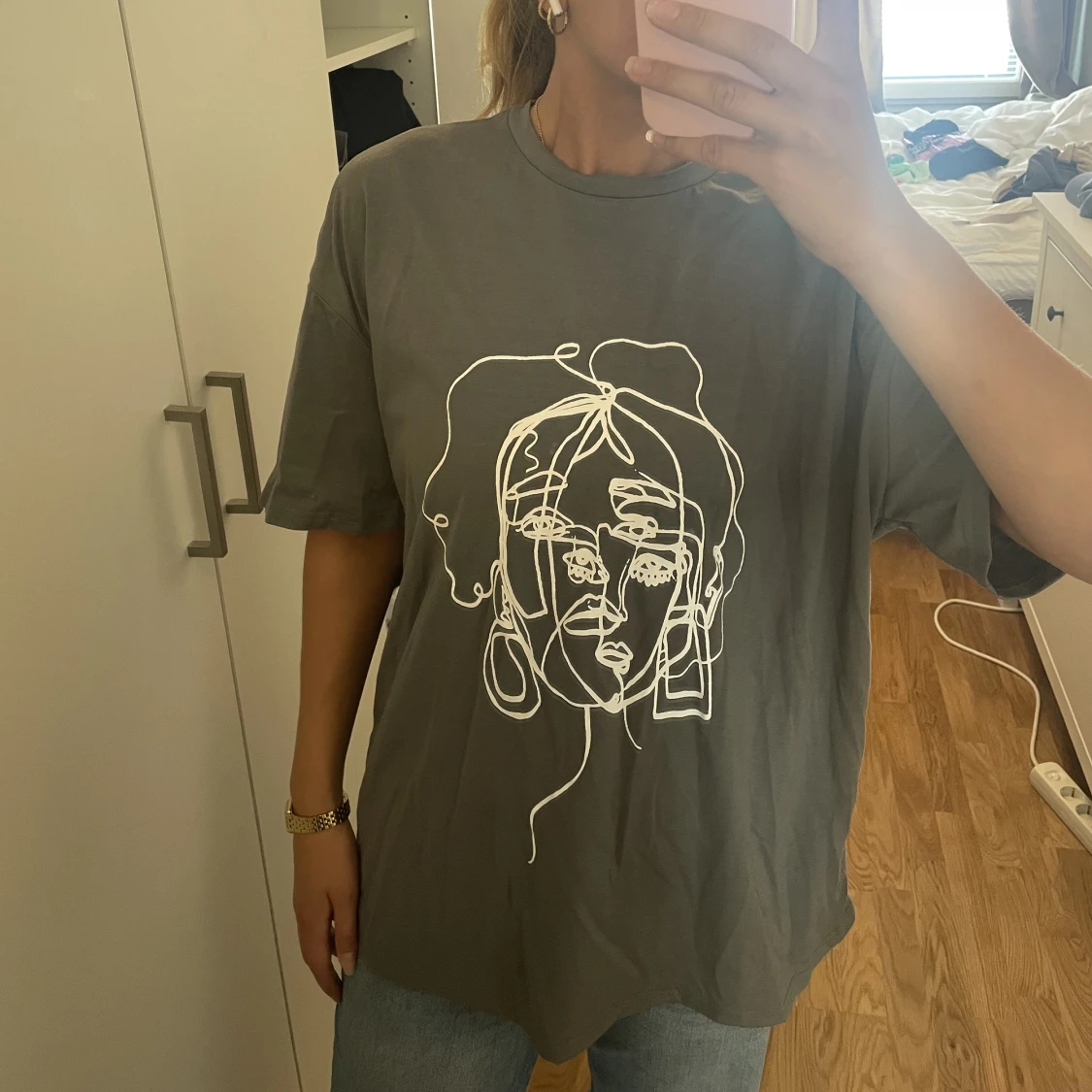 Grå T-shirt med tryck
