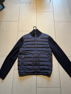 Moncler cardigan - Pris 4150