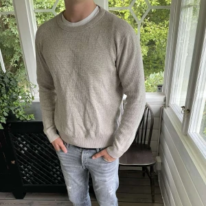 These glory days tröja - Säljer min stickade tröja ifrån these glory days. Väldigt fint skick utan några stora tecken på användning. Tröjan är i storlek L men är rätt så liten i storlek så tror den även passar M. Nypris ligger runt 800kr. Hör av er om ni har fler frågor🙌🏻