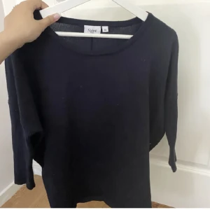 Trekvarts ärmd tröja  - Så snygg Trekvarts ärmd tröja ifrån saint topez 