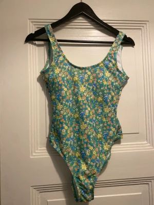 Swimsuit - Cute swimsuit from Pieces. Barely used, very good condition. 🌼